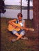 изгиб гитары желтой